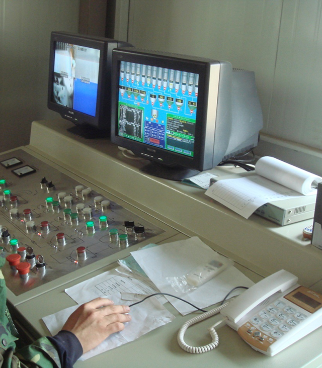 Intelligent control console for concrete mixing station