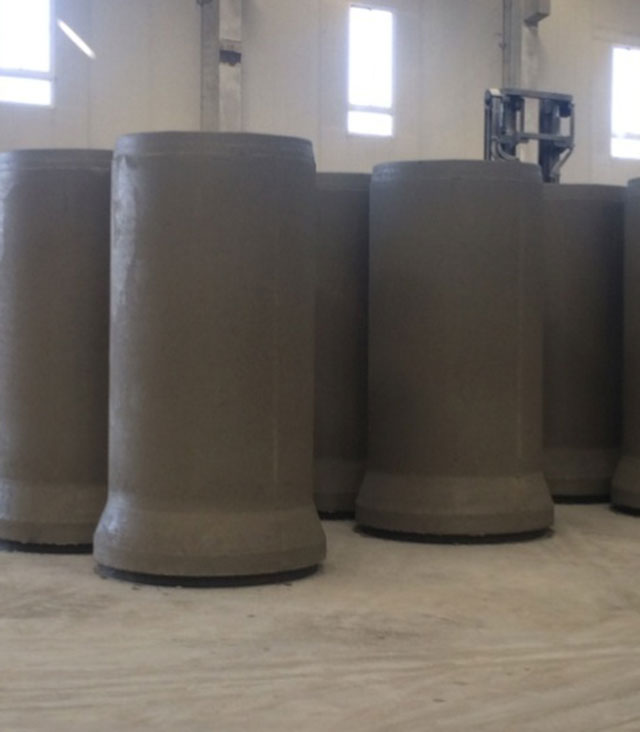 Forming pipe material for radial extrusion equipment