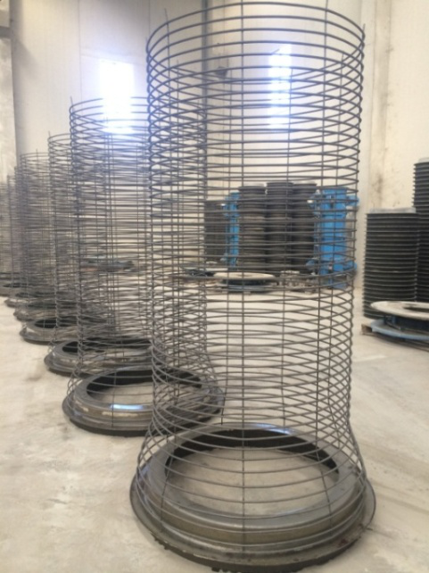 Steel cage for radial extrusion equipment