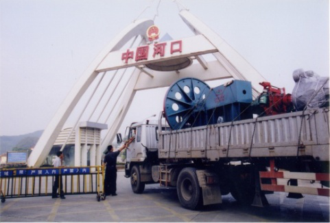 The products of Zhongyi Construction Machinery sold to Vietnam are at the Hekou Pass of China
